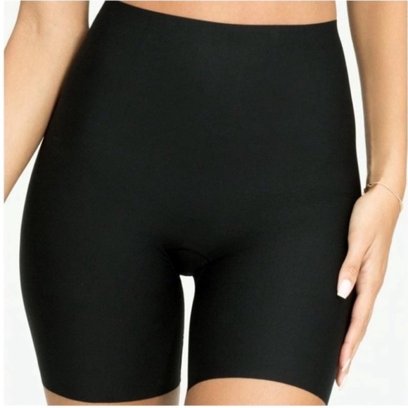 Spanx Mid Thigh Short NWT - Picture 1 of 5